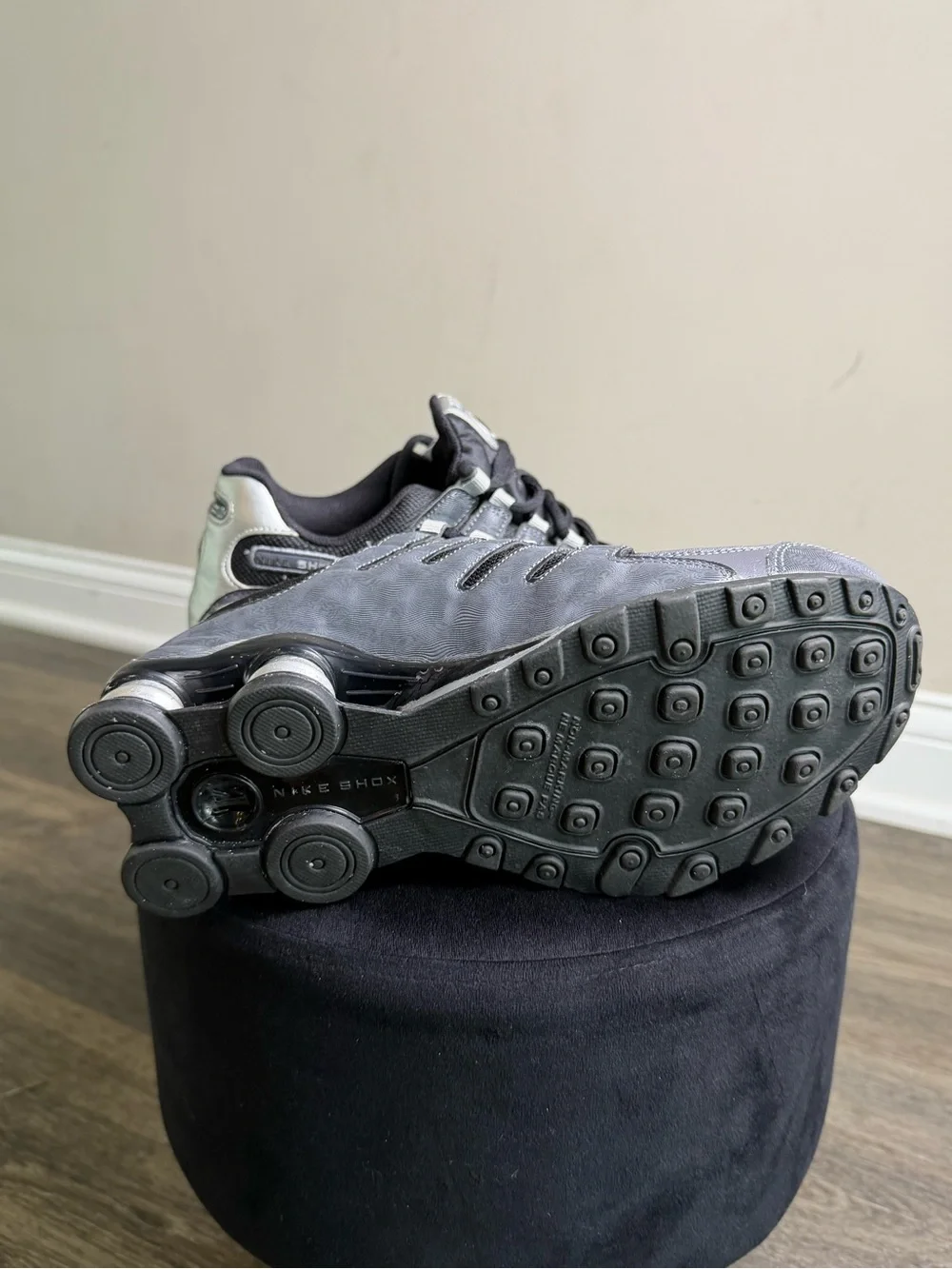 Nike Youth Boys Shox NZ Athletic Sneakers